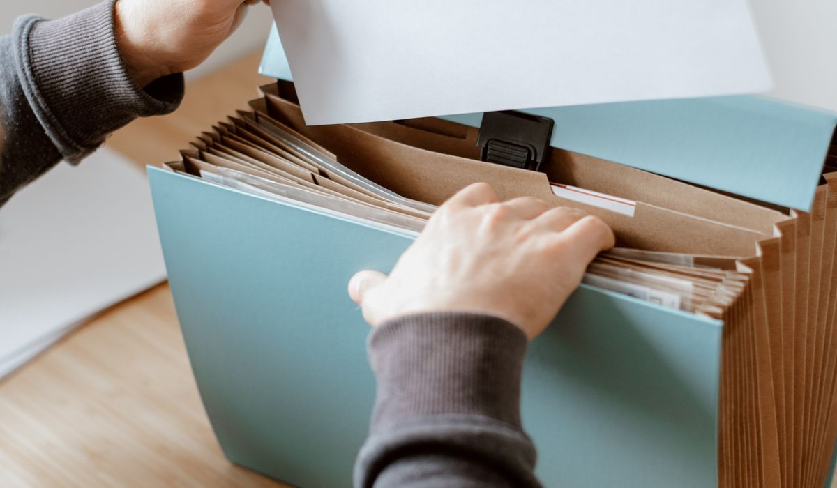 Handling Overlapping Speech in Group Transcripts